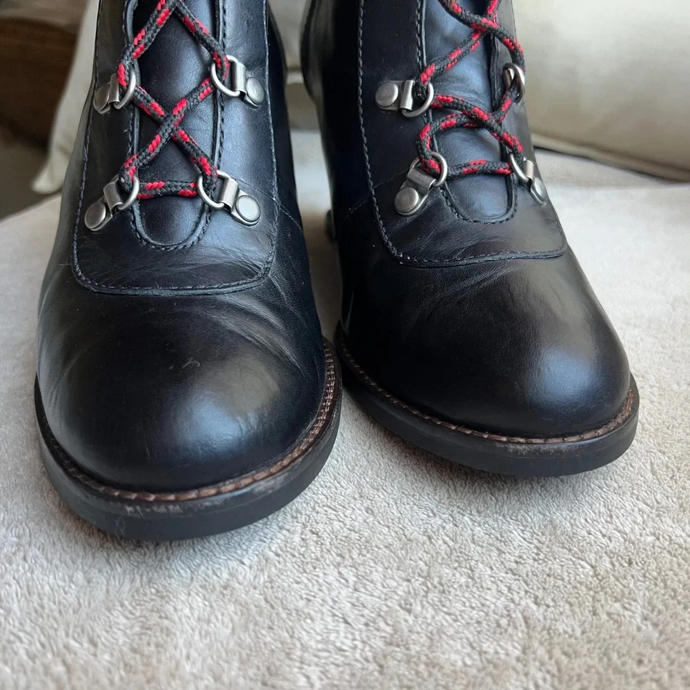 Johnston & Murphy Women 9.5M Black Leather & Red Plaid Hidden Wedge Ankle Boots‎